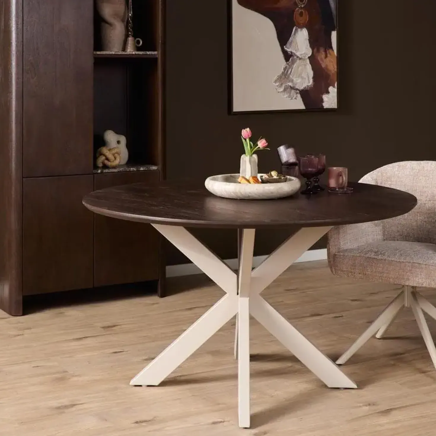 Eettafel Martin rond Walnoot Zand poot 130cm