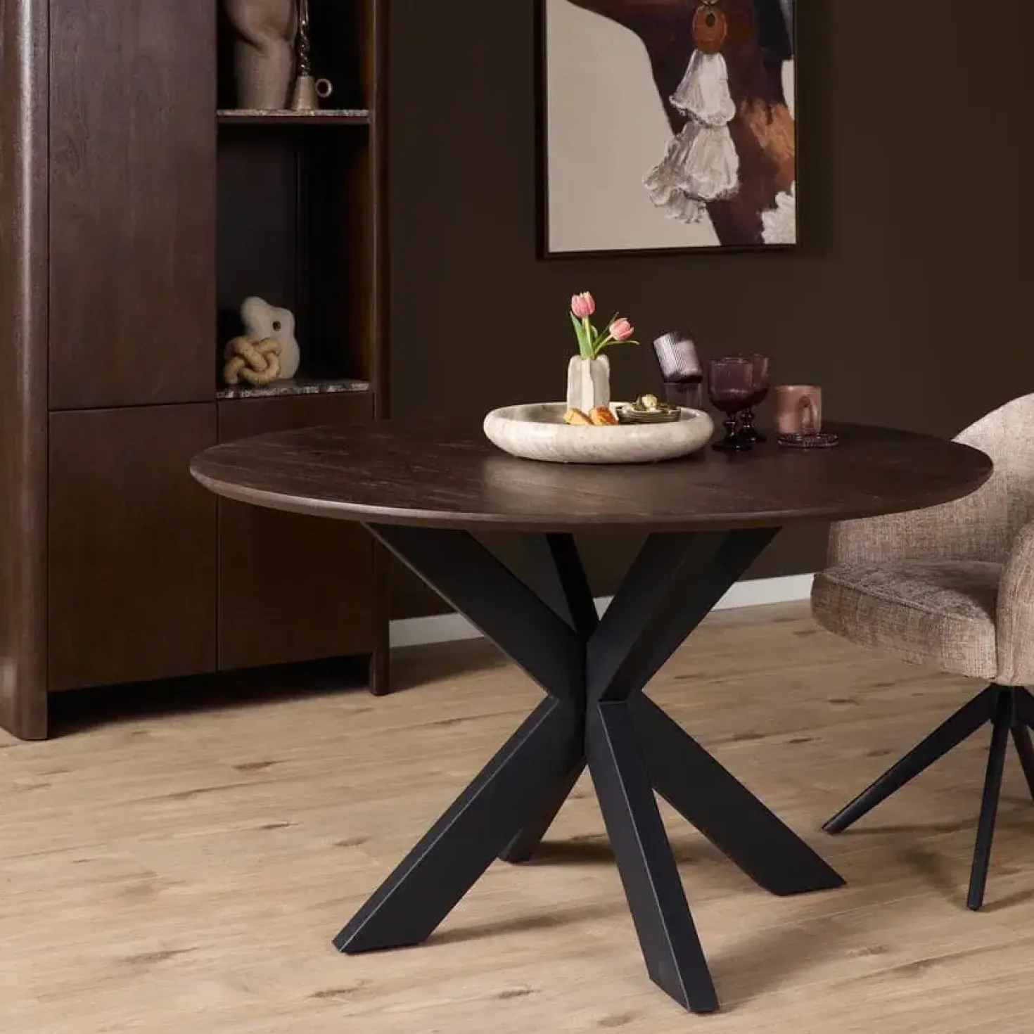 Eettafel Martin rond Walnoot Zwarte poot 130cm
