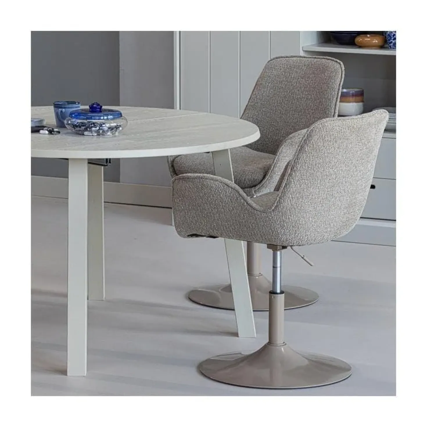 Janne Uitschuifbare eettafel rond eiken dakargrau 120/160/200cm