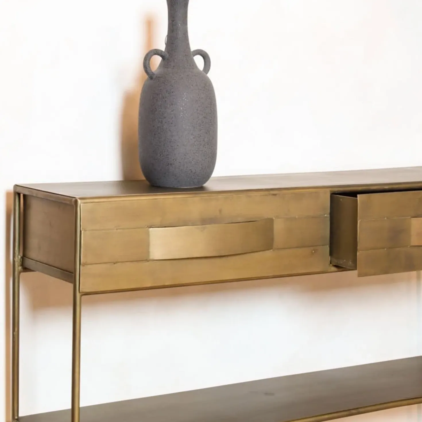 Loua sidetable goud 119,5cm