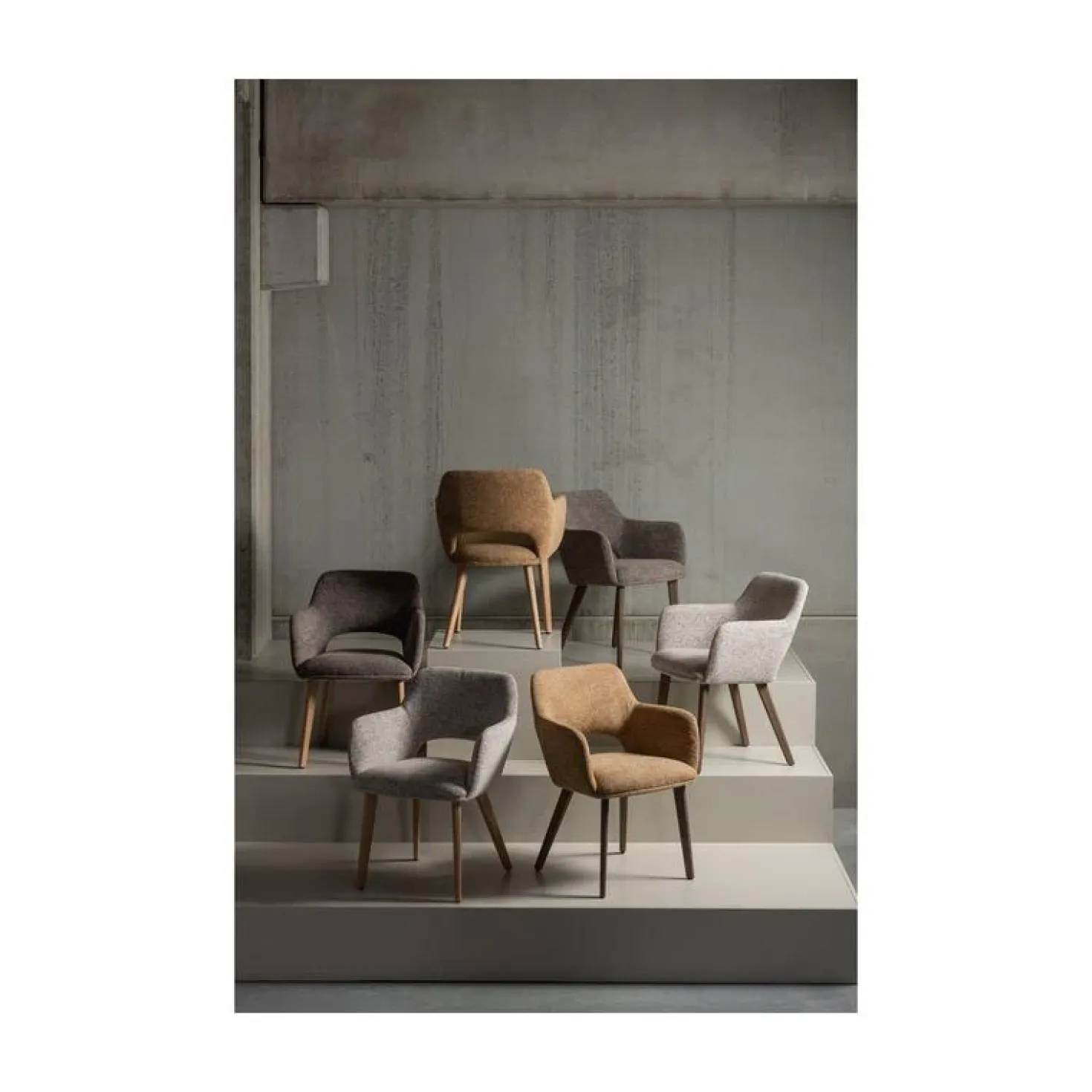 Murat Eetkamerstoel Taupe Met Houten Poot Naturel